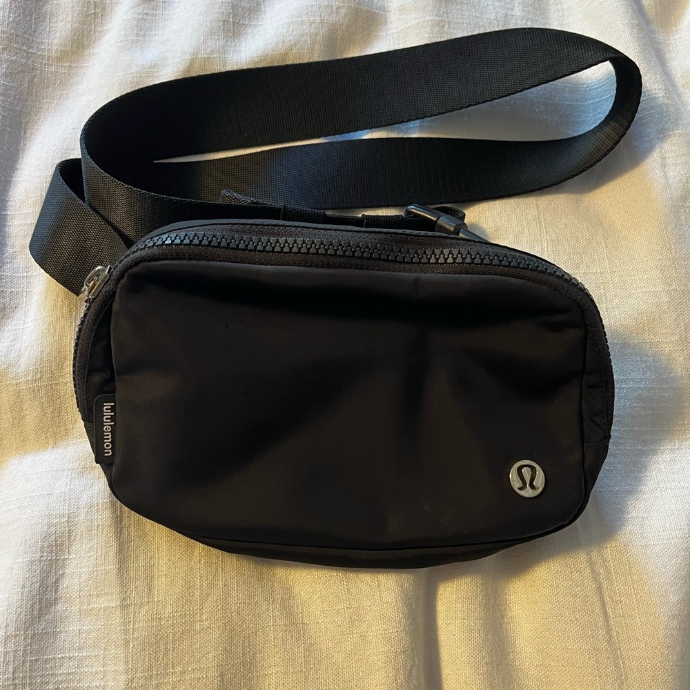 lululemon athletica Men's Black Belt Bag
